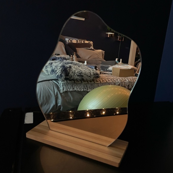 NWOT Asymmetrical Decorative ‘Cloud’ Mirror - Picture 8 of 16